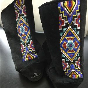 Tylie Malibu beaded boots size 9